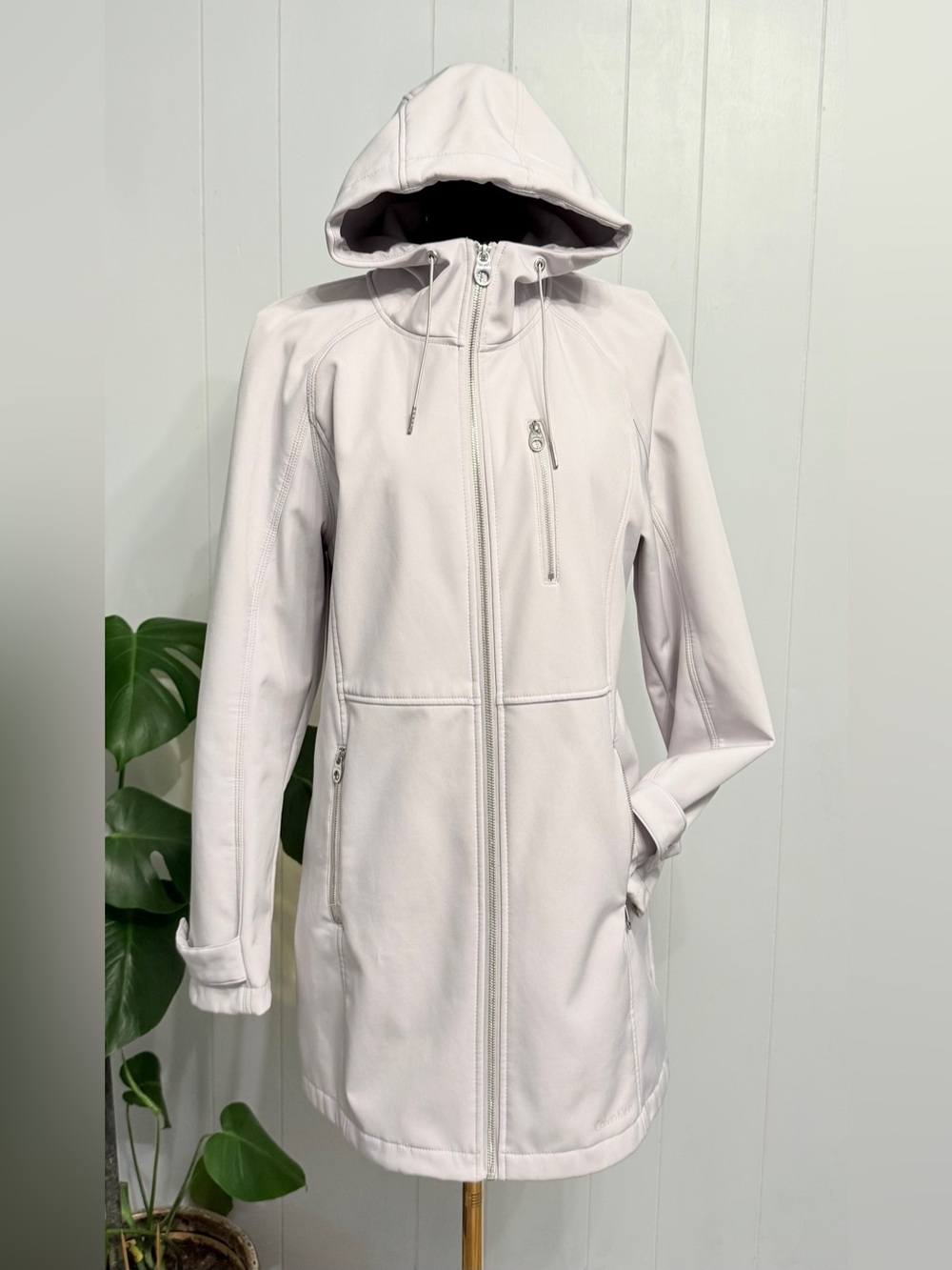 Calvin Klein Light Gray Water resistant, wind protection, 4way stretch Jacket M